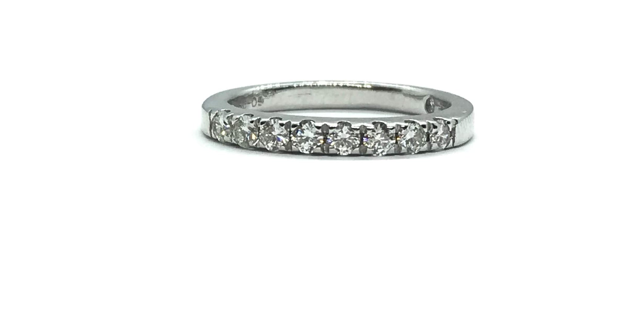14kt Gold Eight Stone Diamond Band Ring