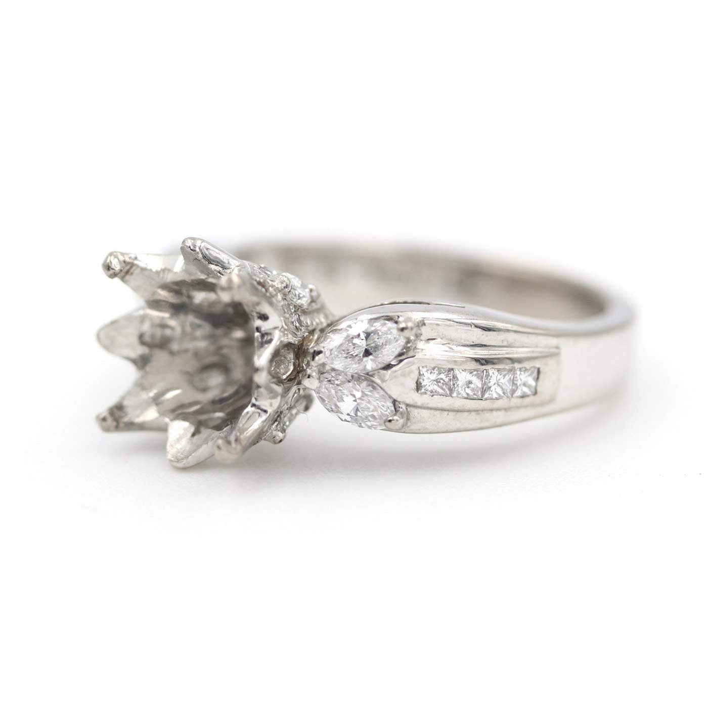 18kt White Gold Diamond Designer Engagement Mounting