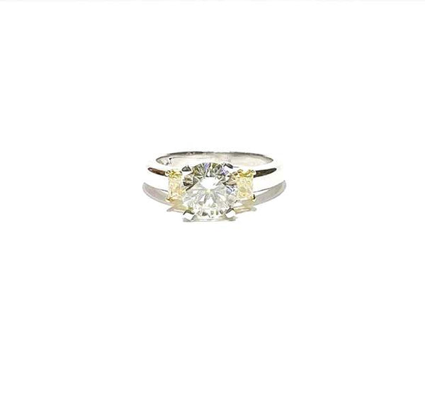 Platinum 1.50ct Round Brilliant Diamond (MN/VS2) Center With Two Yellow Princess Cut Diamond Sides(  2Y=~.50ctw) In 18K Yellow Gold