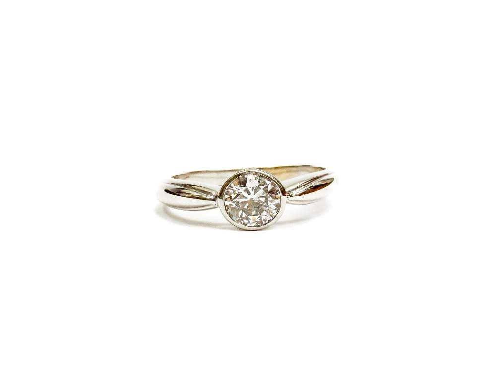 14kt White Gold Round Diamond Twist Engagement Ring