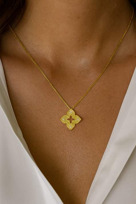 Roberto Coin 18K Venetian Princess ~0.06Ctw Diamond & Satin Finish Medium Flower Necklace