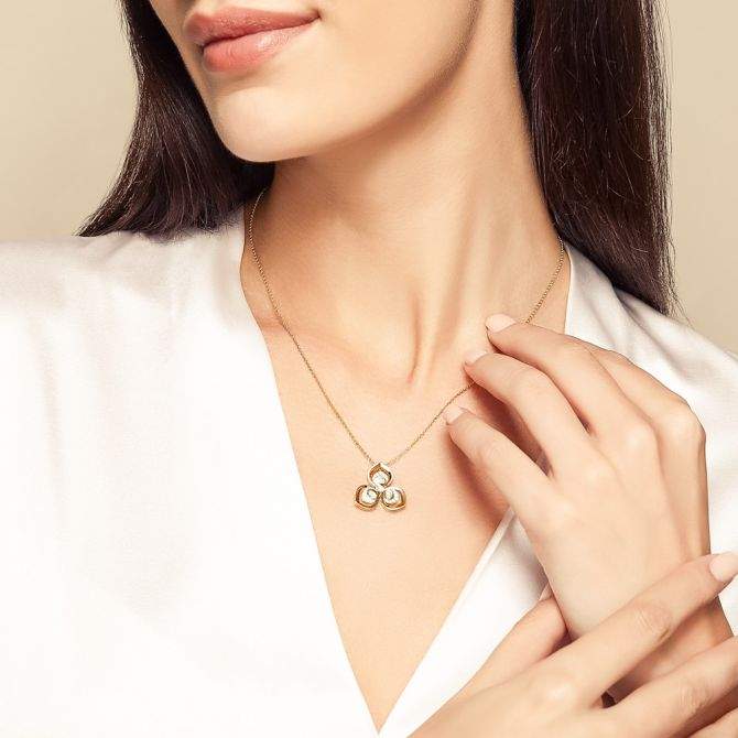 Roberto Coin 18kt Yellow Gold Three-Petal Diamond Pendant Necklace