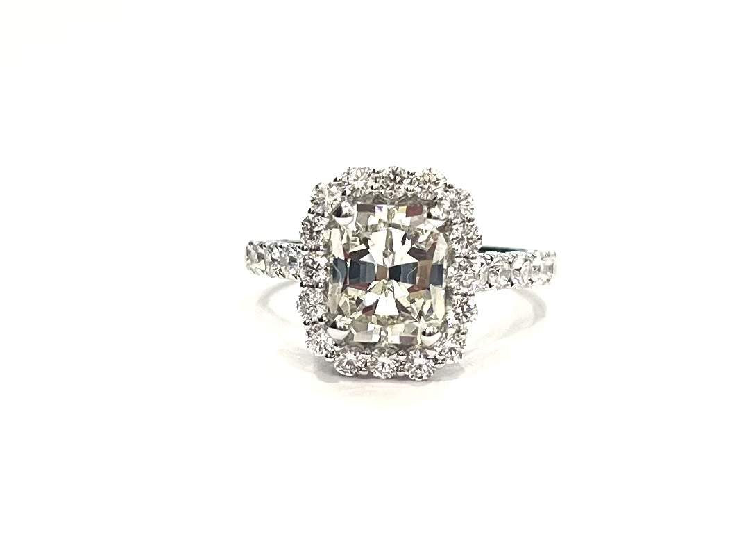 18K Radiant Cut Diamond Ring