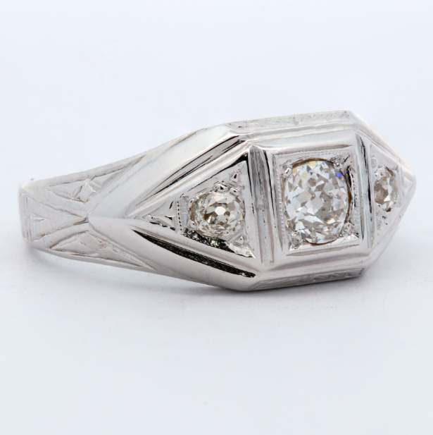 18kt White Gold Three-Stone Old Mine-Cut Diamond Vintage Ring