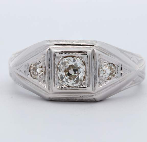 18kt White Gold Three-Stone Old Mine-Cut Diamond Vintage Ring