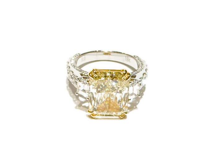 18K White And Yellow Gold Round And Trapezoid Diamond Ring =  ~2.05 Ct Center Diamond= ~ 5.05Ctw N-SI2