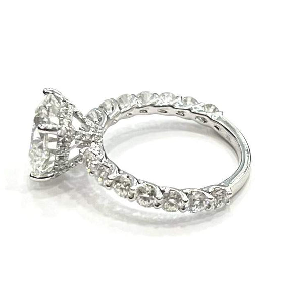 Beautiful 18K Diamond Ring with 3.56ct center diamond