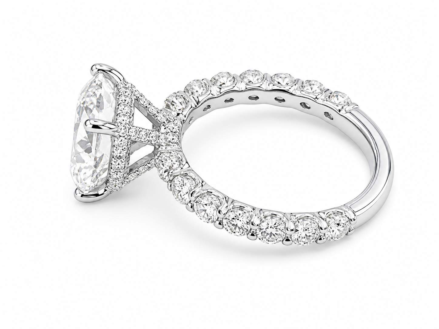 Beautiful 18K Diamond Ring with 3.56ct center diamond