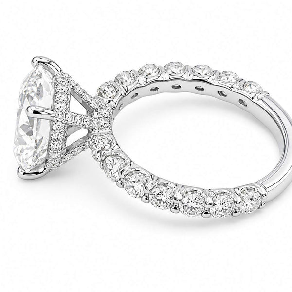 Beautiful 18K Diamond Ring with 3.56ct center diamond