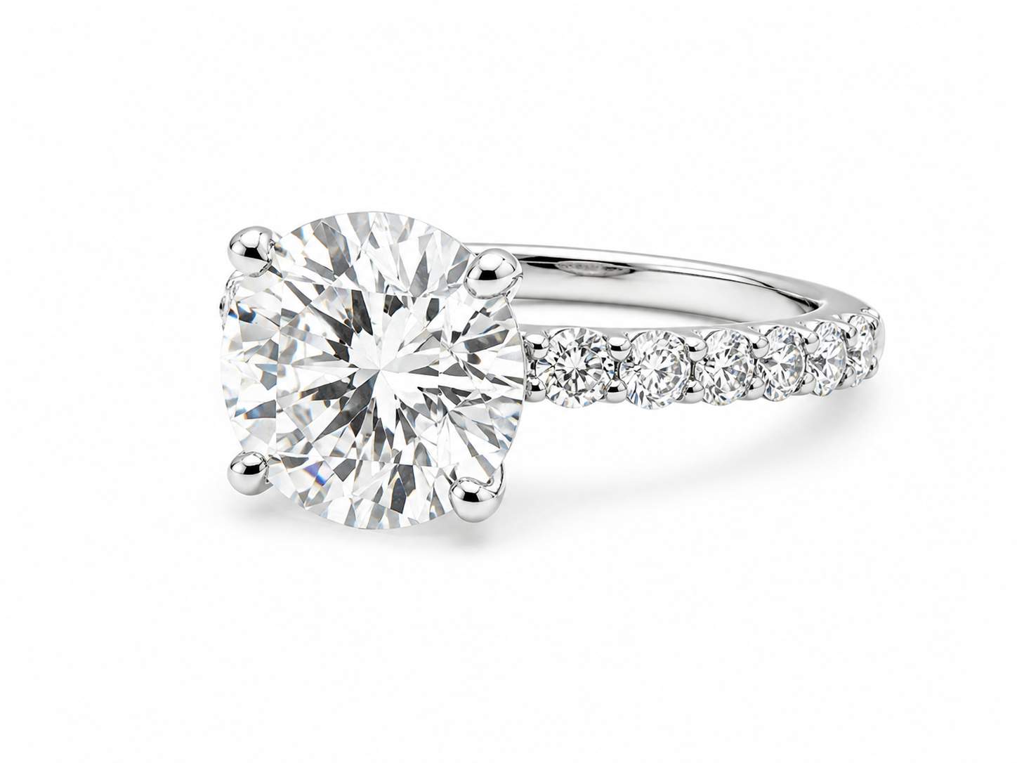 Beautiful 18K Diamond Ring with 3.56ct center diamond