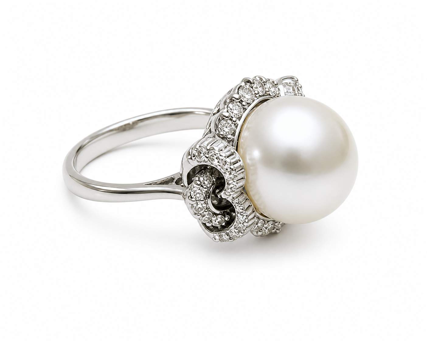 18K Vintage  Cultured Pearl Diamond Pave Ring