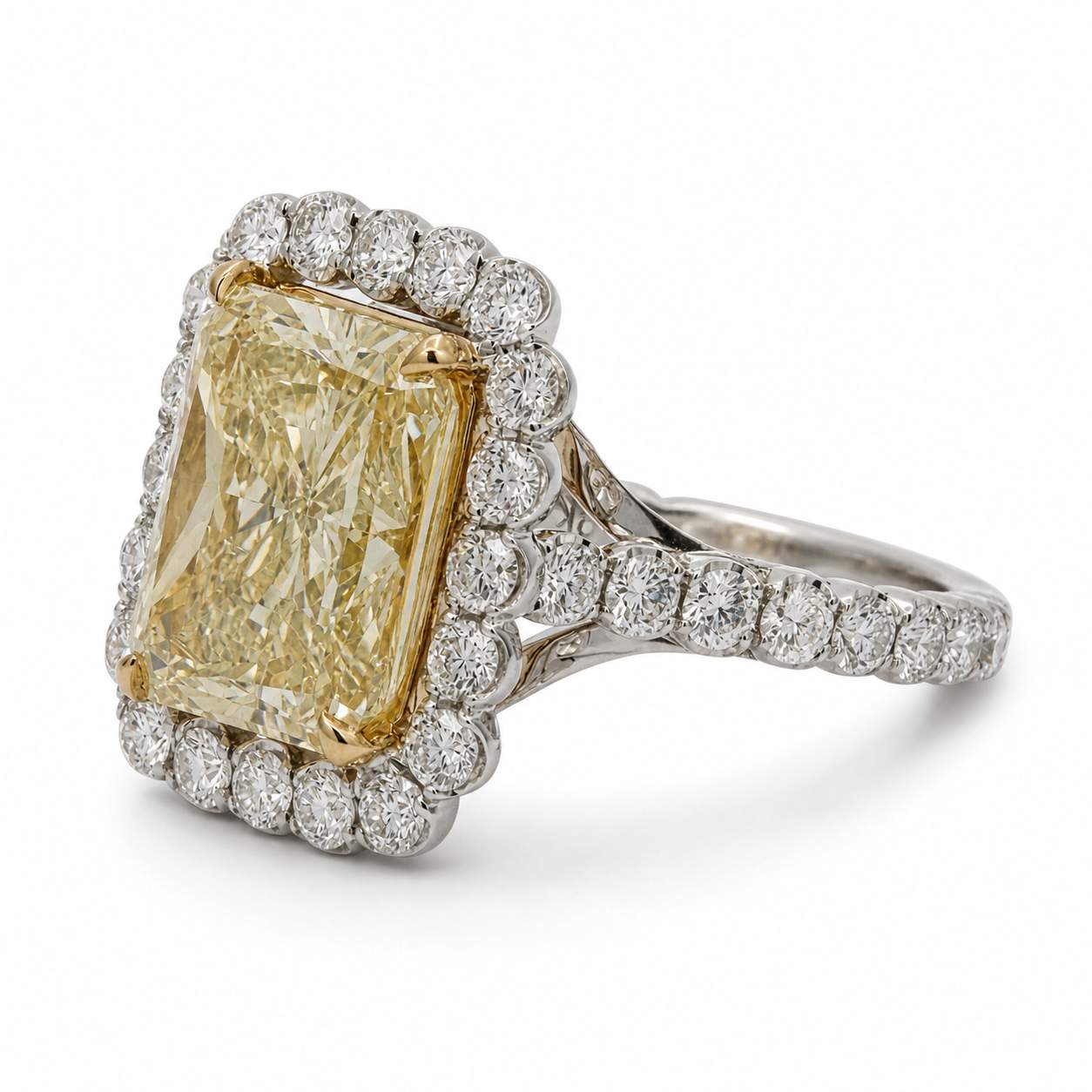 18K Diamond Halo Diamond Ring