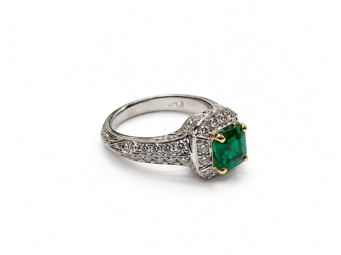 18K Emerald Diamond Ring