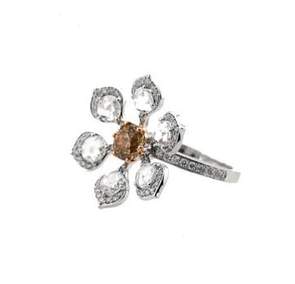 18K White Gold Diamond Flower Ring
