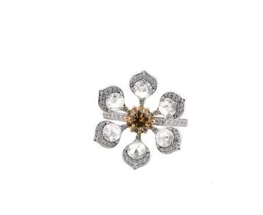 18K White Gold Diamond Flower Ring