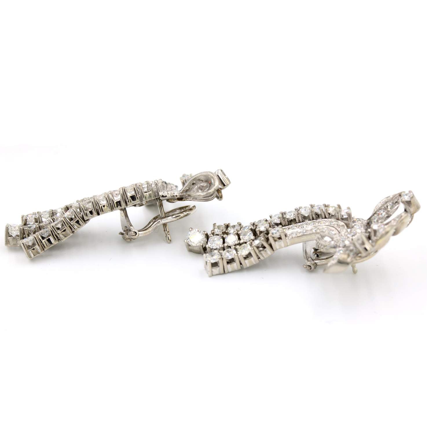 ~3.00 CTW PLATINUM DIAMOND DANGLE EARRINGS