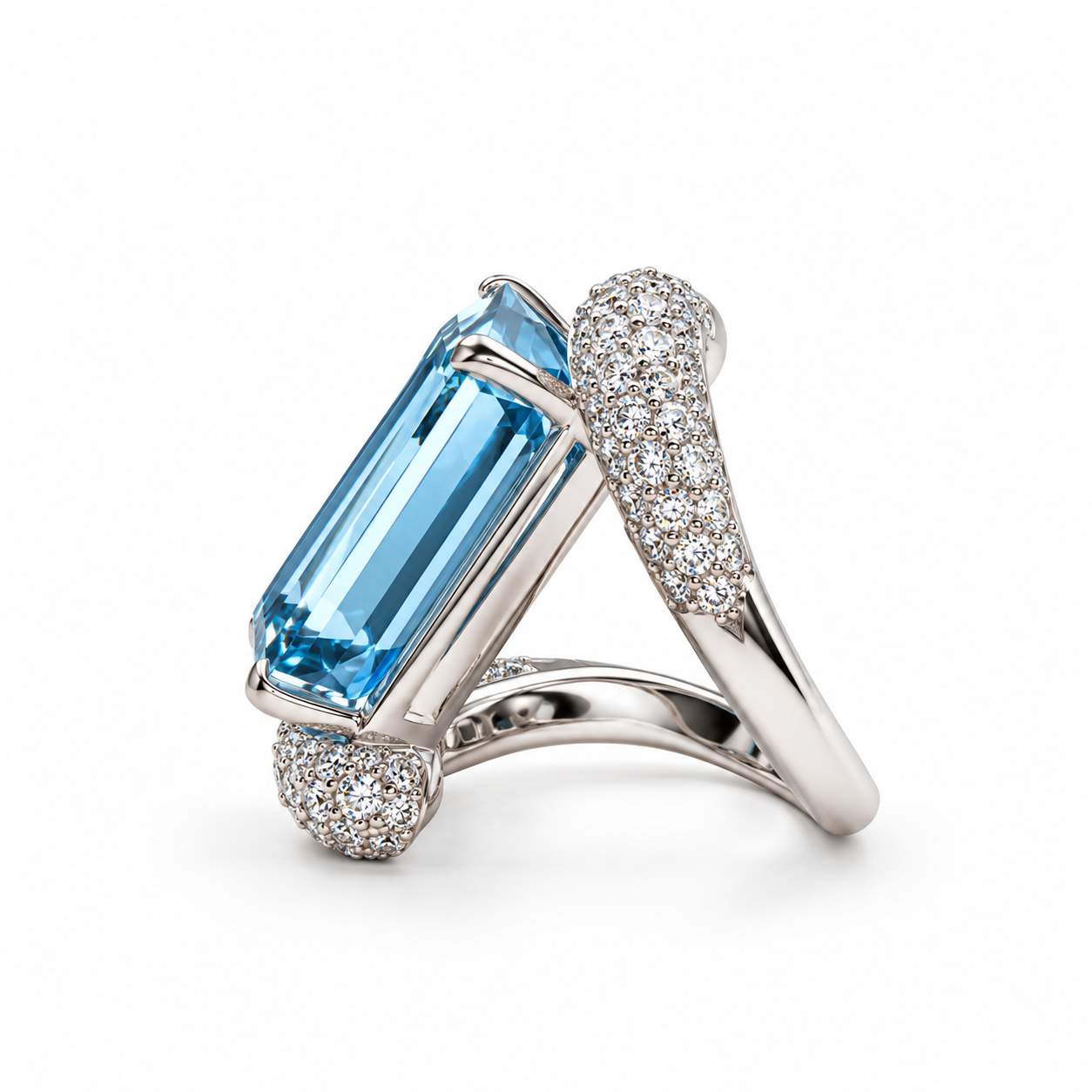 18K White gold Aquamarine & Diamond Ring