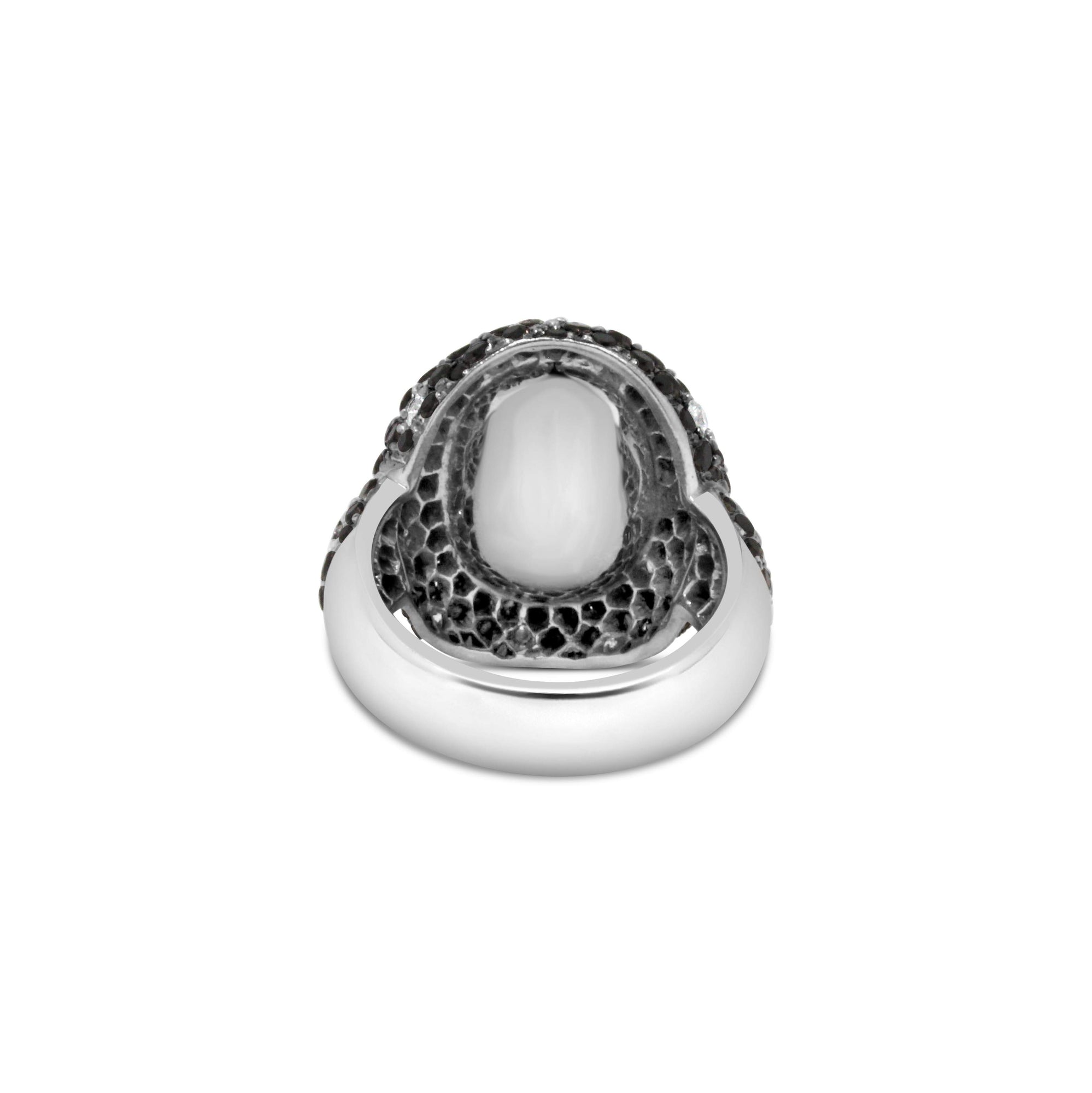 18KT WHITE GOLD TURQUOISE AND DIAMOND RING.