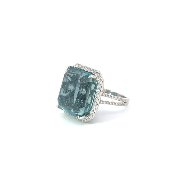 WHITE GOLD AQUAMARINE & DIAMOND RING