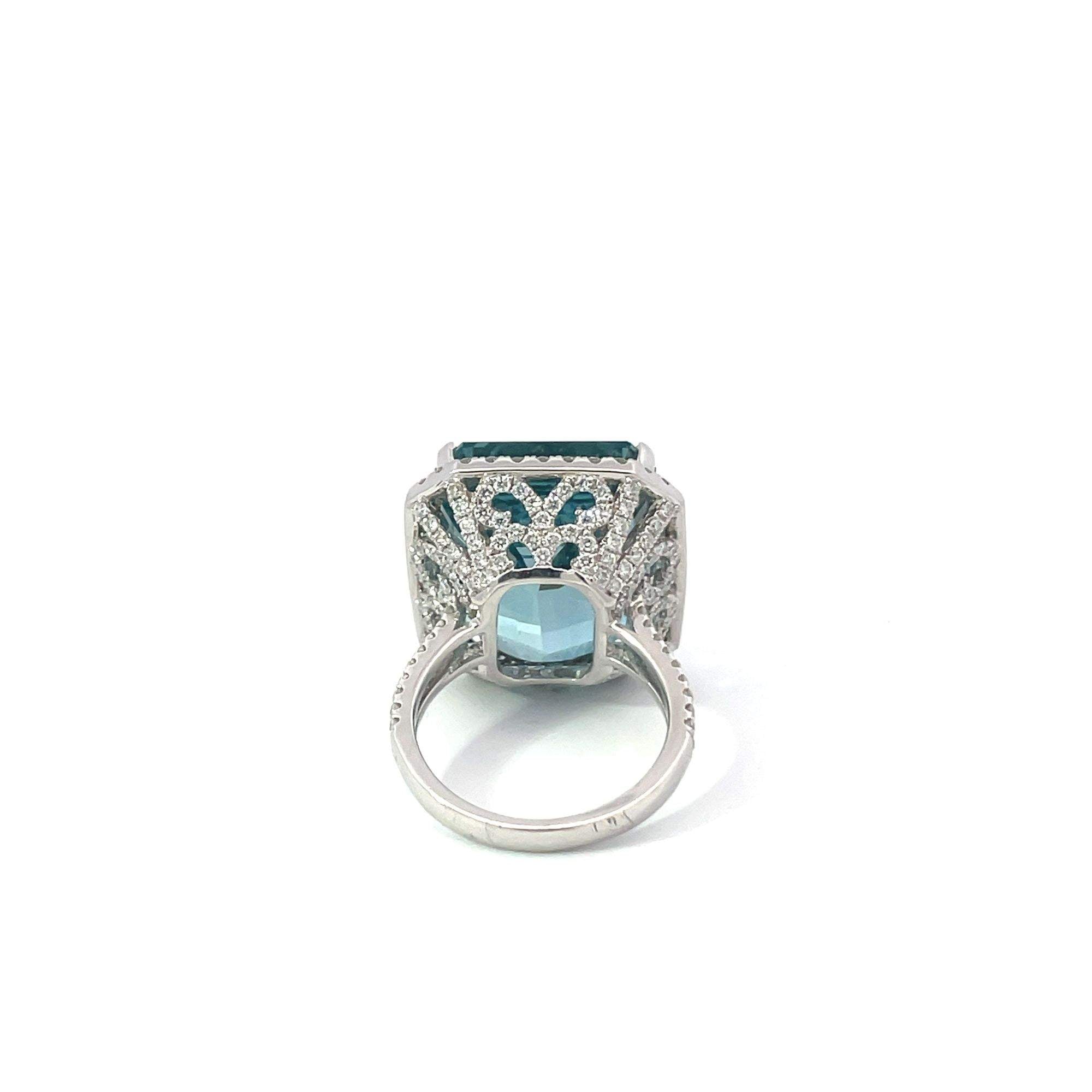 WHITE GOLD AQUAMARINE & DIAMOND RING