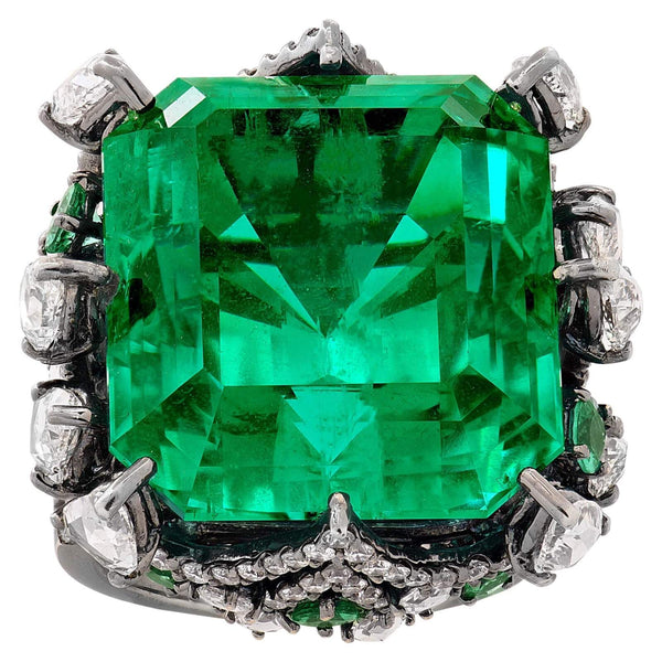 EXQUISITE RUSSIAN EMERALD AND DIAMOND RING