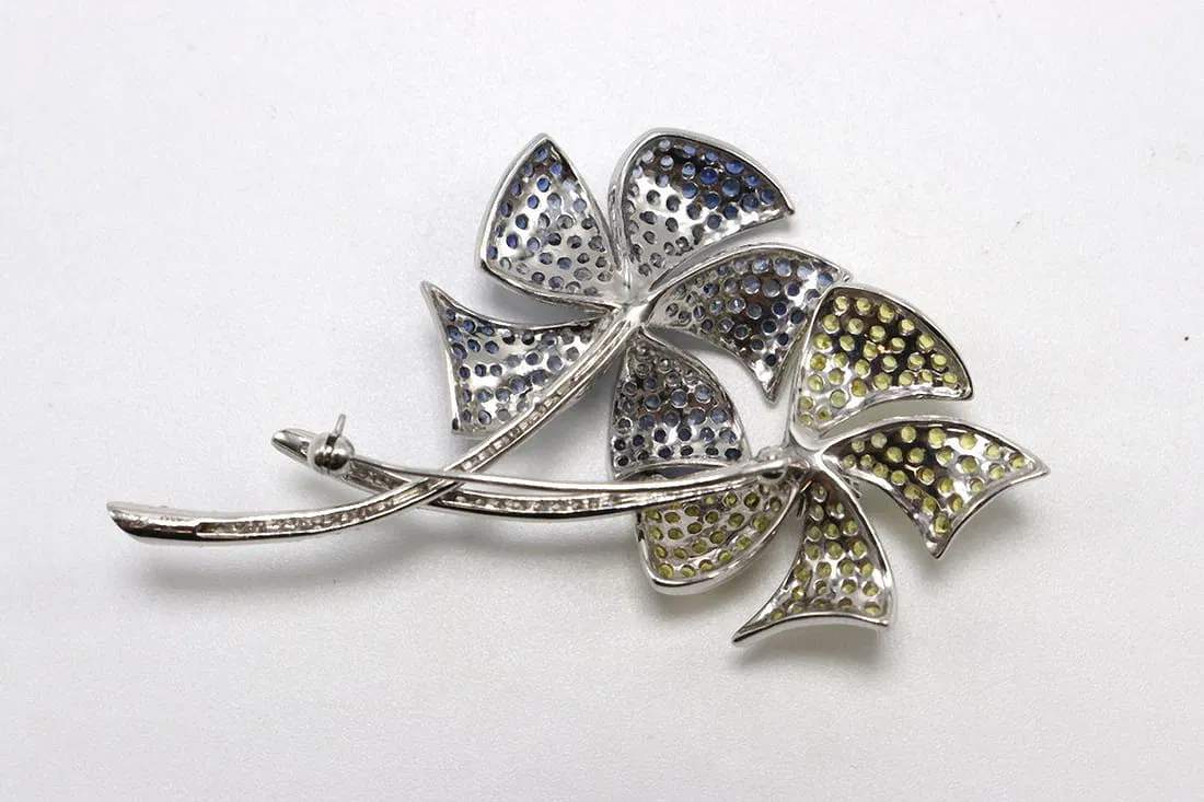 SAPPHIRE AND DIAMOND FLOWER BROOCH