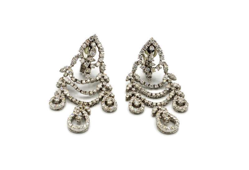 GORGEOUS 4 PIECE DIAMOND SUITE