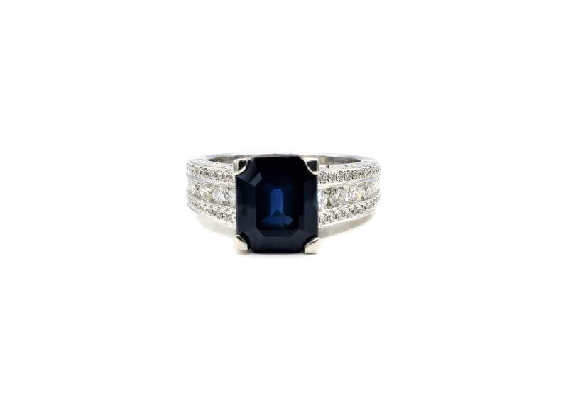 SAPPHIRE AND DIAMOND RING