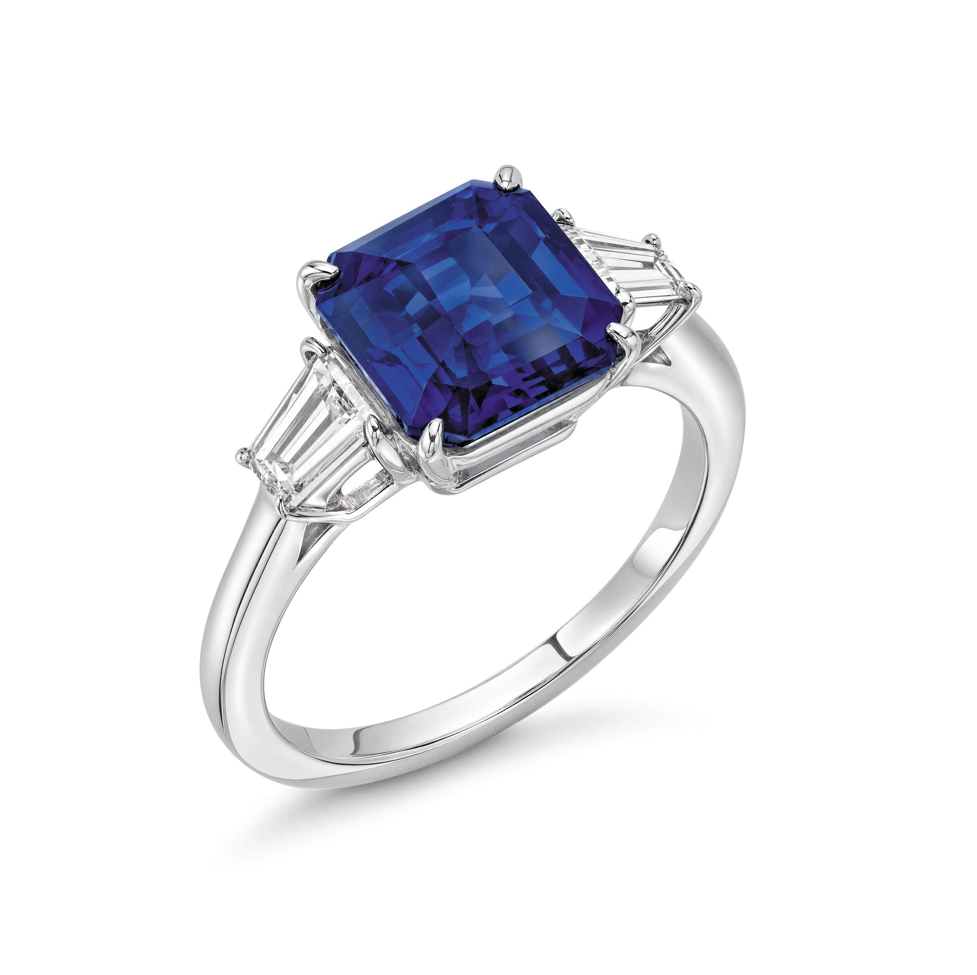 SAPPHIRE AND DIAMOND RING