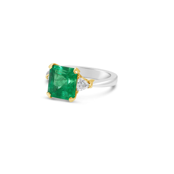COLOMBIAN EMERALD AND DIAMOND RING