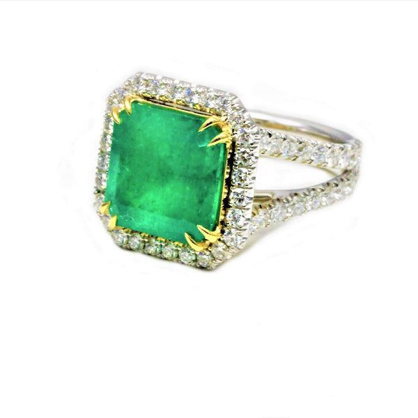 COLOMBIAN EMERALD AND DIAMOND RING