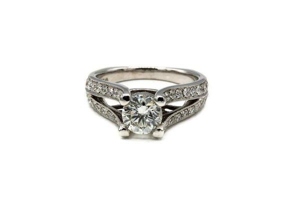 ROUND DIAMOND ENGAGEMENT RING