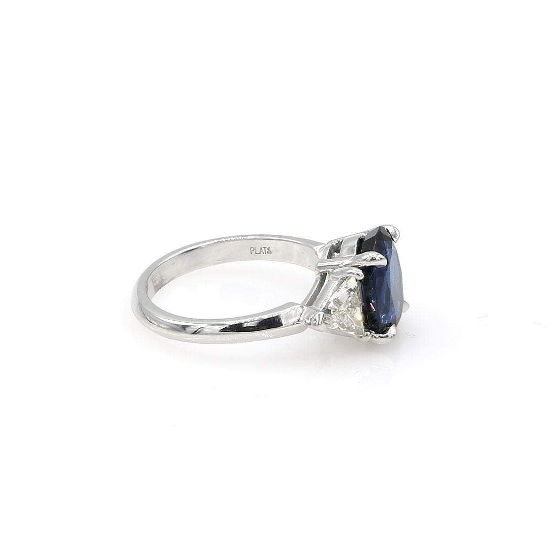 SAPPHIRE AND DIAMOND RING