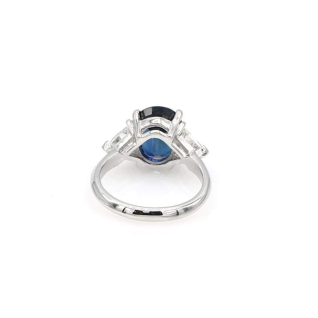 SAPPHIRE AND DIAMOND RING
