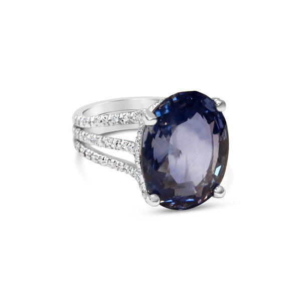 SAPPHIRE AND DIAMOND RING