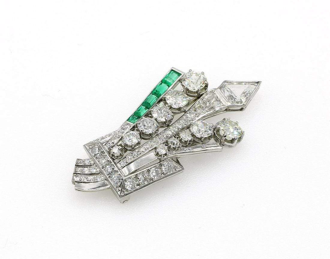 UNIQUE ART DECO EMERALD AND DIAMOND BROOCH