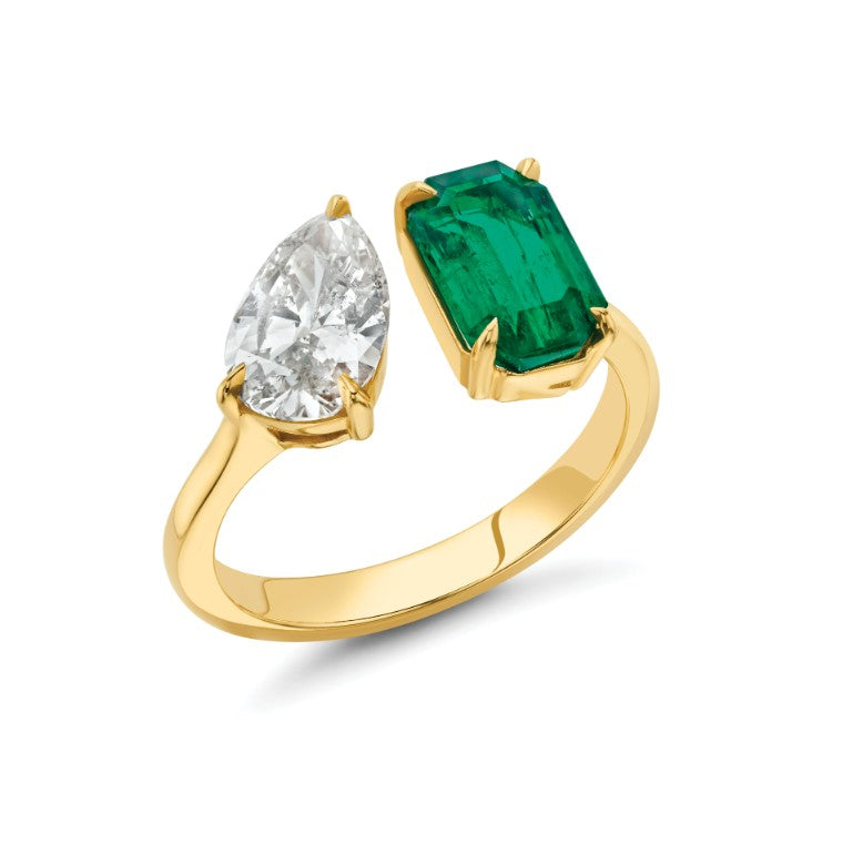 Product Image- Gold ring with a diamond and emerald gemstones