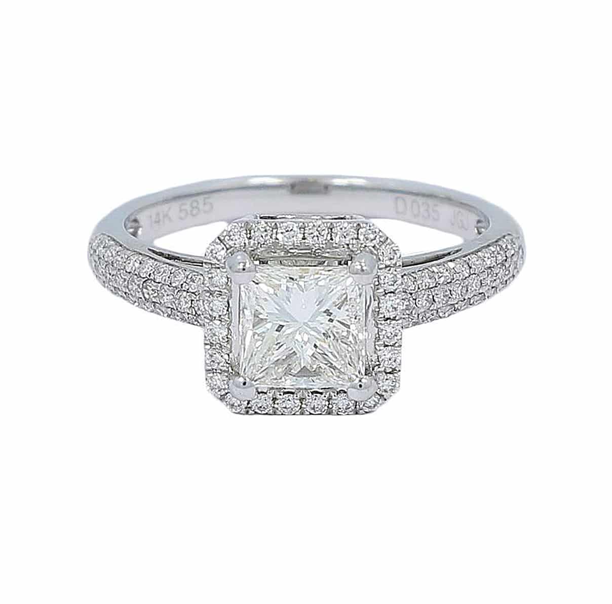 Princess shaped diamond ring